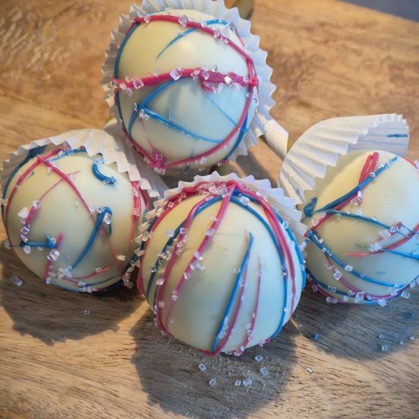 gender reaveal cake pops